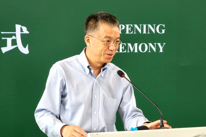 风格是投在地上的影子，我只管走路——八旬闫振铎的“无界”生涯