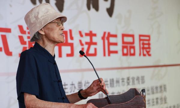 一周艺术人物 特纳奖提名团体批评泰特，八旬吴本清展示书法