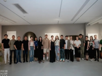“她是谁——岳小飞个展”在大千画廊开幕